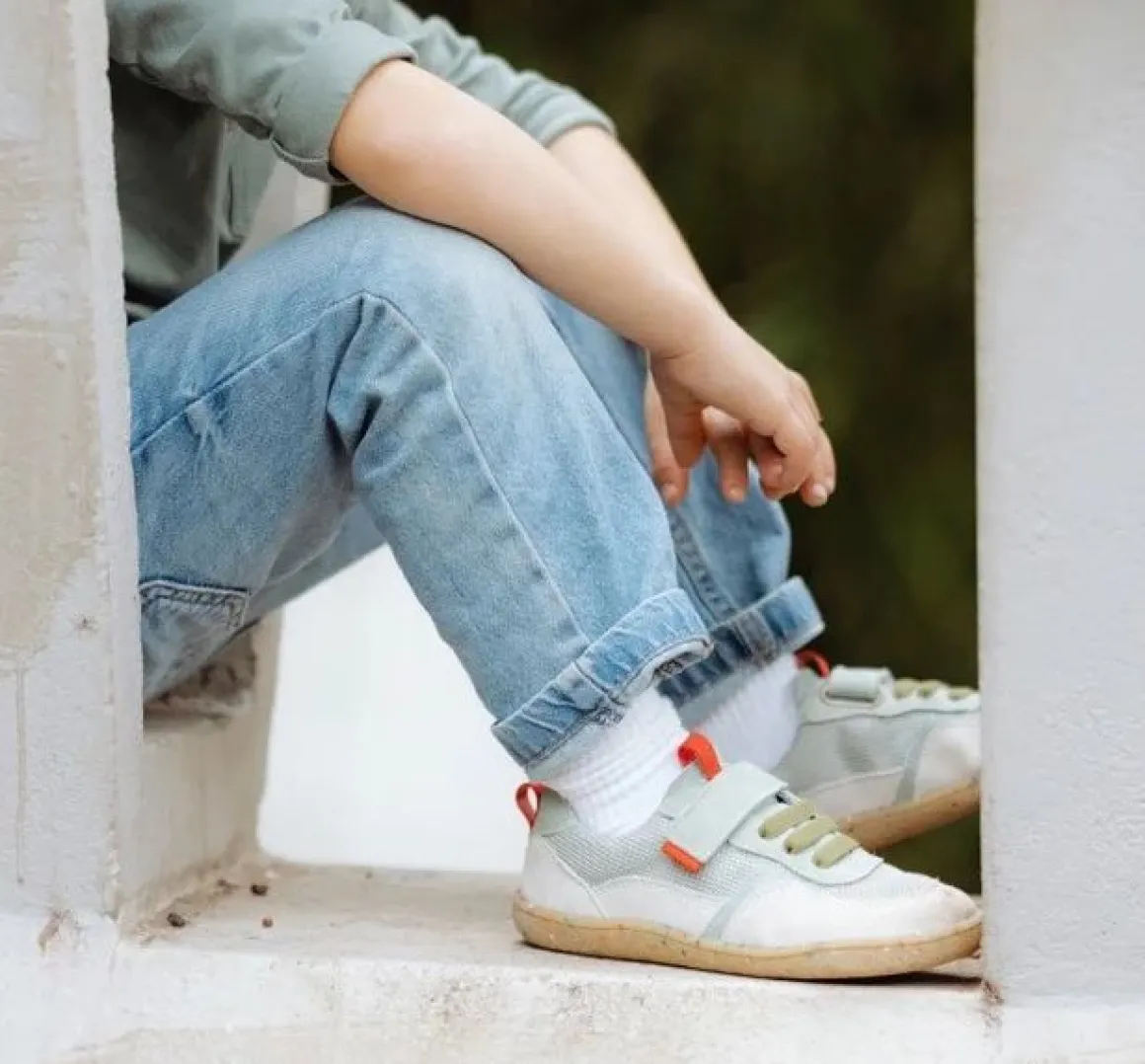 Groundies Kids ~ Lou 2.0 LowCut Sneaker GK3 ~ Sage Green/Red