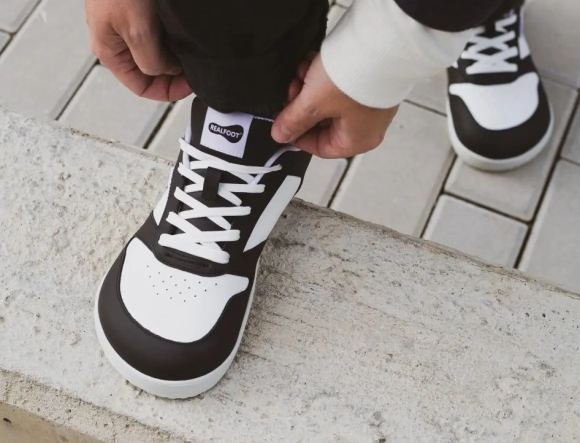 Realfoot ~ Pulse ~ Black & White